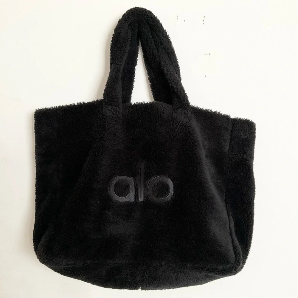 Alo Yoga Foxy Sherpa Tote Black One Size